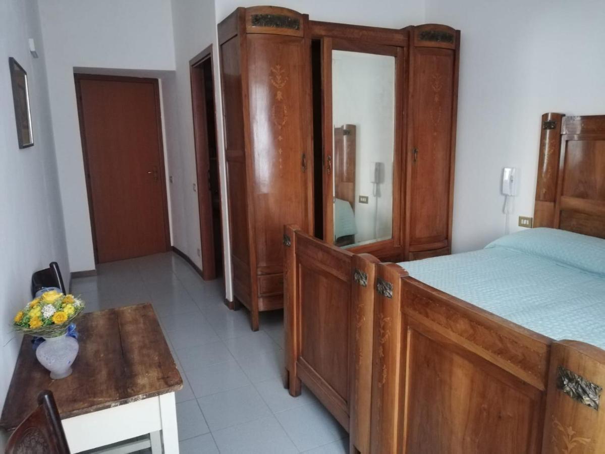 Residenza Santa Valeria Hotell Caglio Exteriör bild